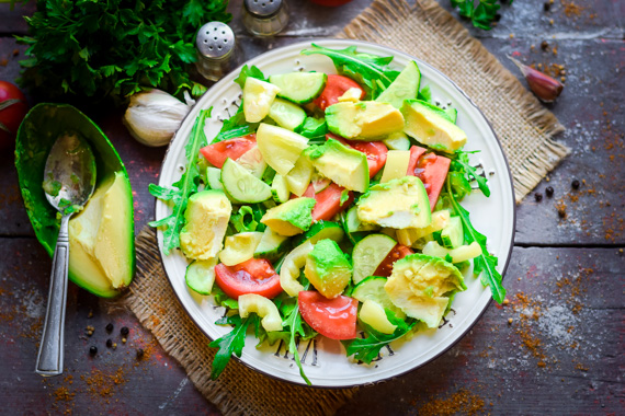 салат с рукколой и авокадо рецепт фото 6
